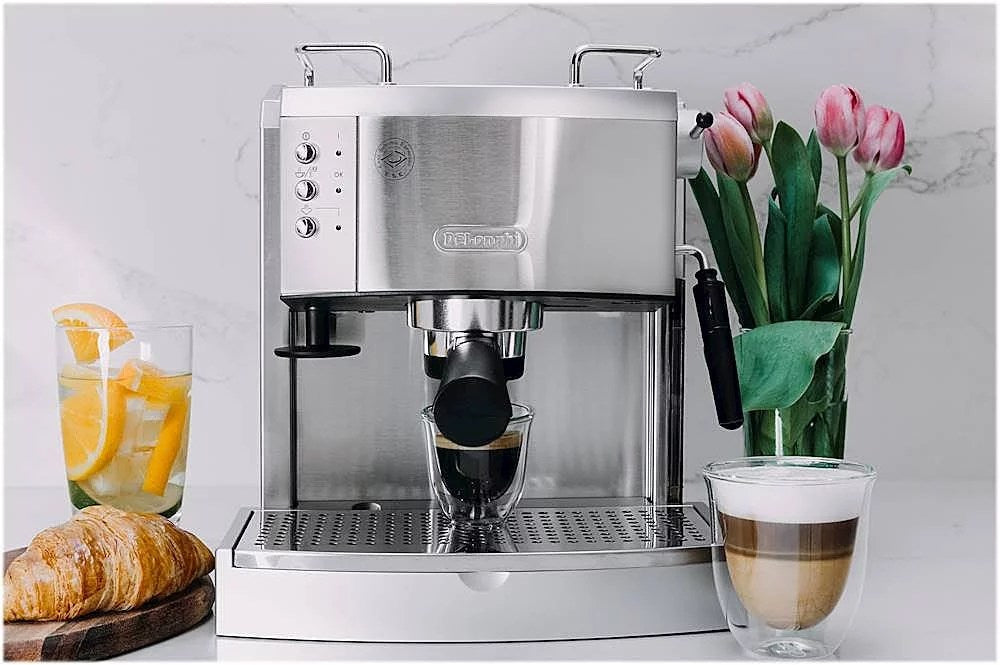 De’Longhi – Espresso Machine with 15 bars of pressure, Milk Frother and removable water tank – Stainless Steel