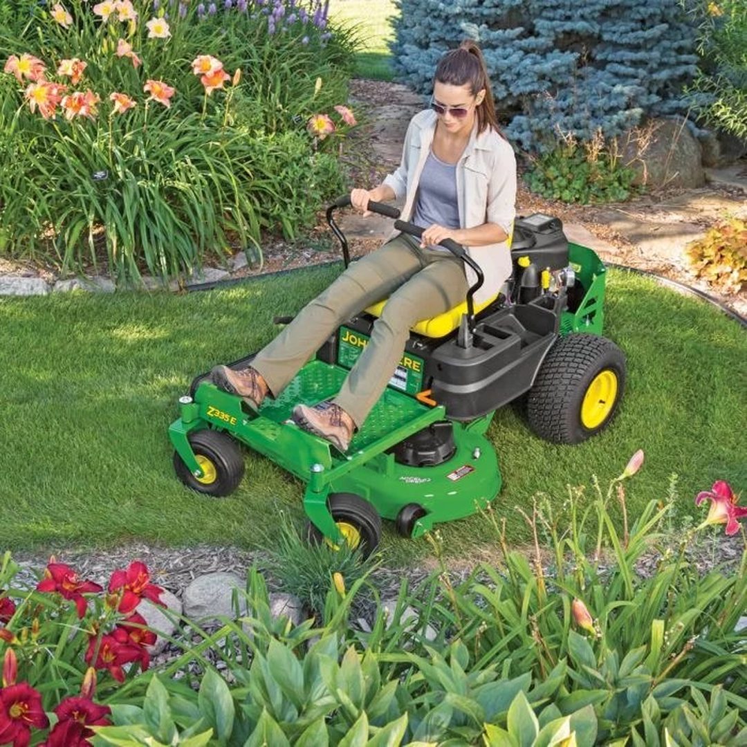 John Deere Ztrak Z335E Zero-Turn Ride-on Mower