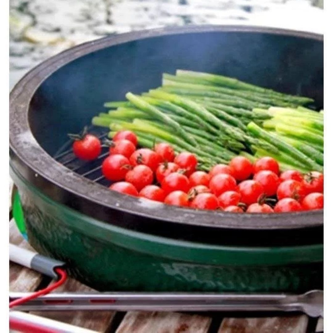 Big Green Egg 18.25 in. Large Charcoal Kamado Grill and Smoker Green